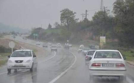 بارش باران در جاده‌های ۱۳ استان کشور