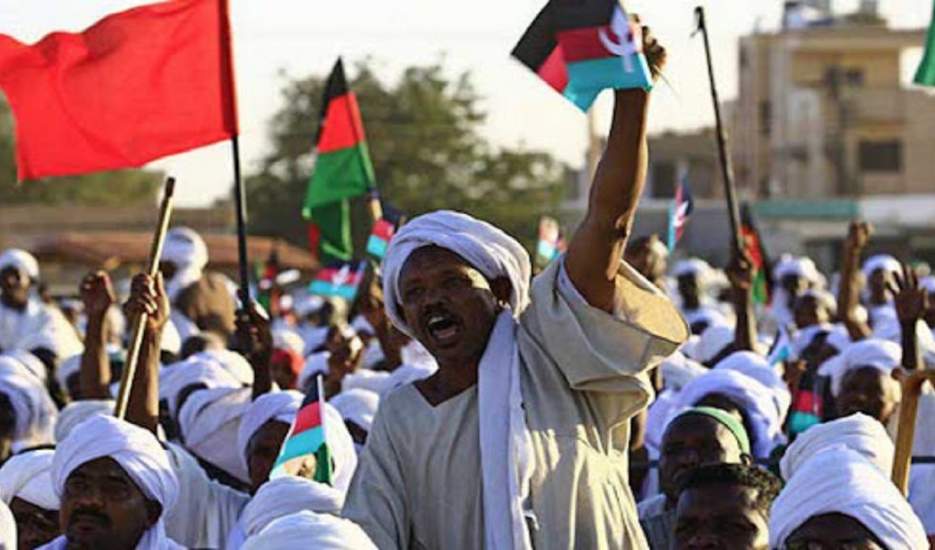 رای الیوم: اعتراضات در سودان تا سرنگونی برهان و حمدوک ادامه خواهد داشت