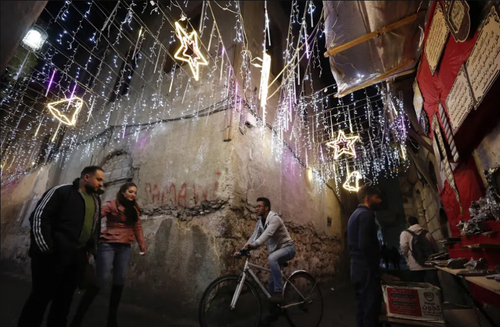 چراغانی محله های قدیمی شهر دمشق سوریه در آستانه کریسمس/ آسوشیتدپرس