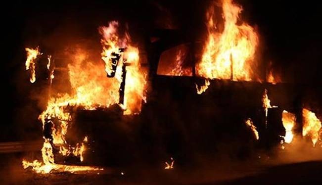 آتش‌سوزی اتوبوس در جاده تهران - پردیس؛ راننده فوت کرد