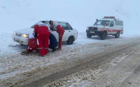 امدادرسانی هلال احمر در برف و کولاک ۱۱ استان