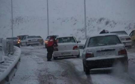 برف و کولاک ۱۰۰ راه روستایی کشور را مسدود کرد