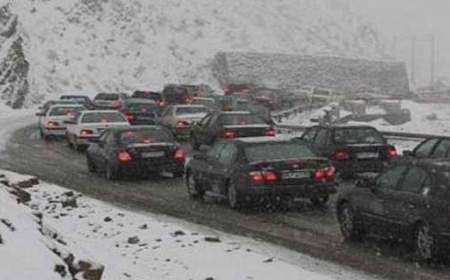 برف و باران در جاده‌های ۲۱ استان