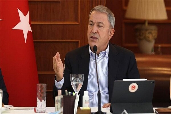 وزیر دفاع ترکیه: به مرزها، استقلال و حاکمیت همه همسایگان خود احترام می‌گذارد