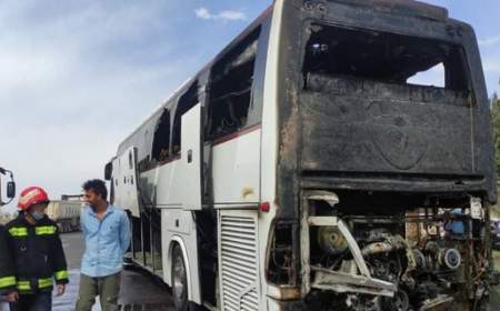 حریق یک دستگاه اتوبوس در بلوار خلیج فارس بم