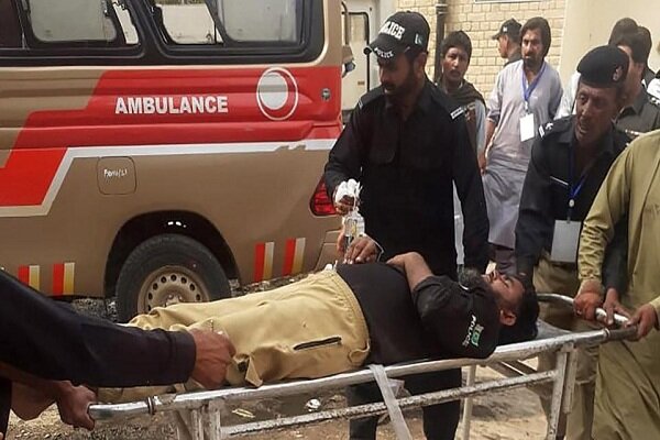 انفجار بمب در پاکستان؛ ۱۴ نفر کشته و زخمی شدند