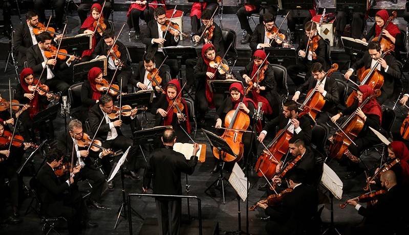 چوب رهبری ارکستر سمفونیک تهران در دست ولفگانگ ونگنروت