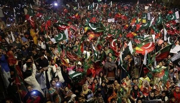 پس‌لرزه های برکناری عمران خان/ تظاهرات گسترده در شهرهای مختلف پاکستان