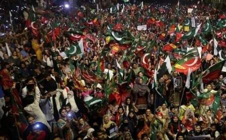 پس‌لرزه های برکناری عمران خان/ تظاهرات گسترده در شهرهای مختلف پاکستان