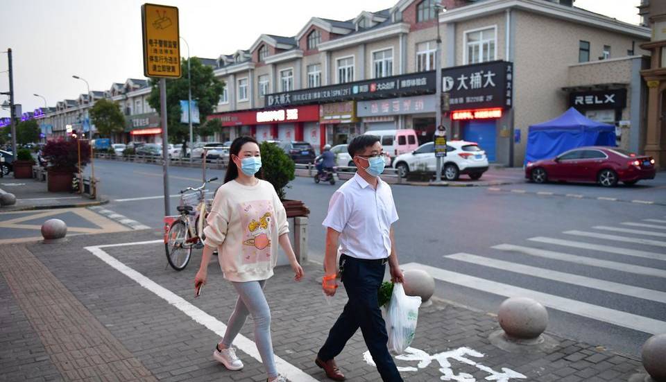 کاهش محدودیت های کرونایی در شانگهای پس از دو هفته قرنطینه کامل