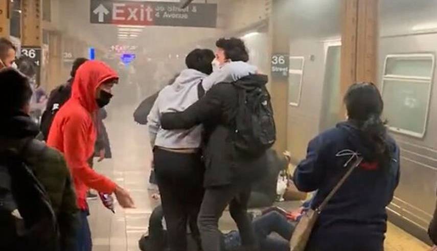 وحشت در نیویورک؛ افزایش شمار مجروحان تیراندازی مترو به ۲۹ نفر