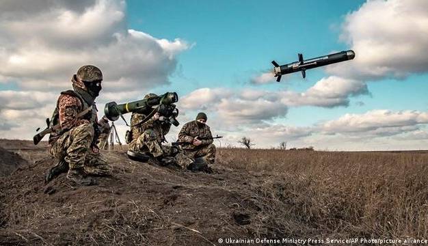 بلومبرگ: جنگ اوکراین زرادخانه تسلیحاتی آمریکا را خالی می‌کند