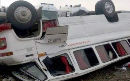 واژگونی مینی‌بوس در کرمانشاه: ۱۳ مسافر به بیمارستان رفتند
