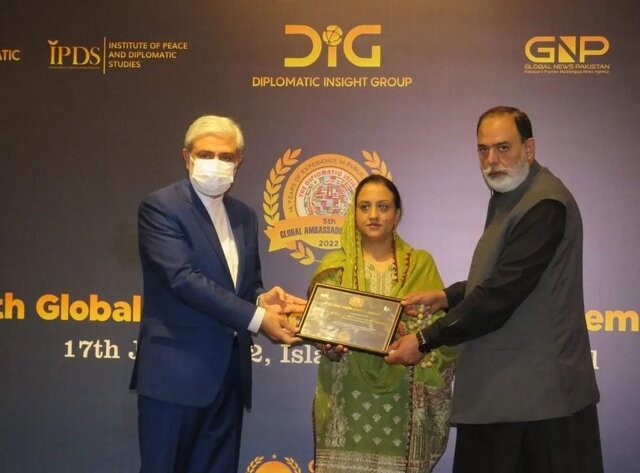 اعطای جایزه سفیر جهانی ۲۰۲۲ به سفیر ایران در پاکستان