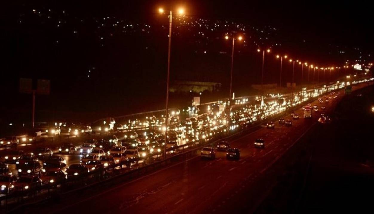 تهدید به خودکشی دلیل ترافیک چند کیلومتری در بزرگراه حکیم