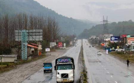 بارش باران در برخی از جاده‌های سه استان شمالی