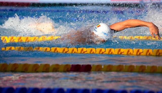شناگر ۱۷ ساله رکورد جهان را بعد از ۱۳ سال شکست
