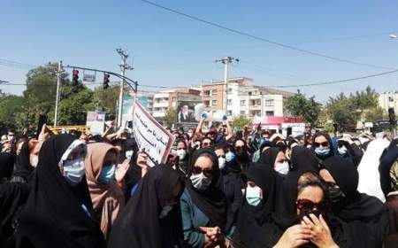 تجمع مردم شهرکرد مقابل استانداری در اعتراض به مشکل آب شرب