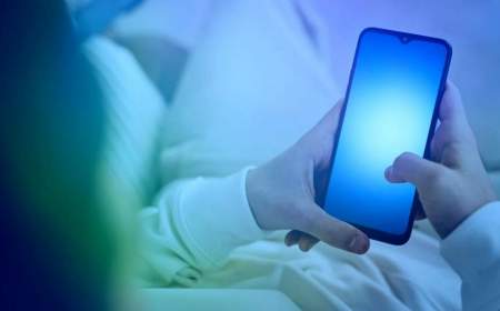 نور آبی‌رنگ نمایشگر گوشی می‌تواند موجب پیری زودرس کاربران شود
