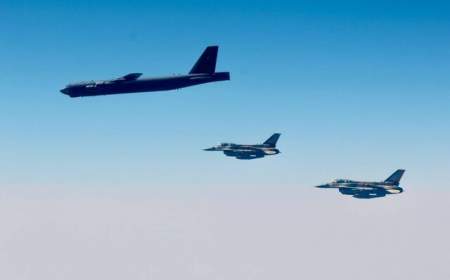 پرواز دو بمب‌افکن آمریکا به سمت خلیج فارس با اسکورت جنگنده‌های رژیم صهیونیستی