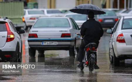 ترافیک نیمه‌سنگین در ۲ محور؛ بارش باران در جاده‌های ۸ استان کشور