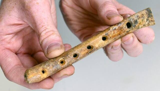 کشف یک فلوت کمیاب توسط باستان شناسان