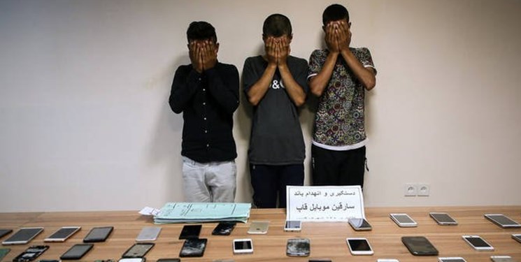 سرقت موبایل از 300 شهروند؛ سارقان و مالخر دستگیر شدند