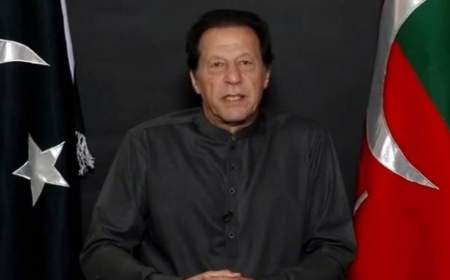 عمران خان از رقابت‌های سیاسی پاکستان کناره‌گیری کرد