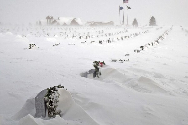 مرگ ۱۷ نفر و قطعی برق ۲ میلیون مشترک آمریکایی درپی طوفان زمستانی