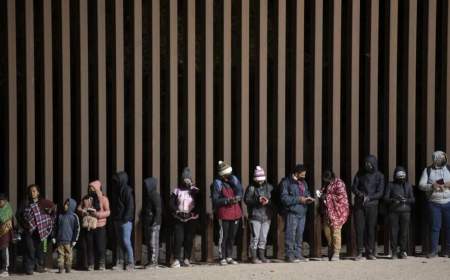 دیوان عالی آمریکا با بازگشایی مرزها به روی مهاجران مخالفت کرد