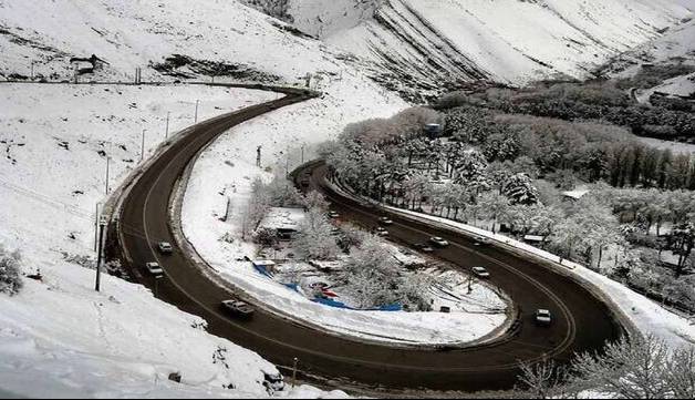 برف و باران در جاده‌های ۱۵ استان