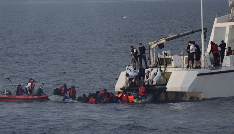 انتقال قایق پناهجویان افغان پس از ۲ روز سرگردانی به سواحل ترکیه