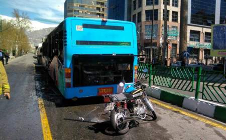آتش‌سوزی یک دستگاه اتوبوس در خیابان ولیعصر(عج)