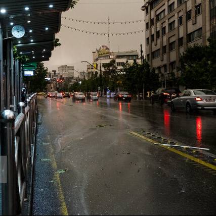 رگبار باران و وزش باد در تهران