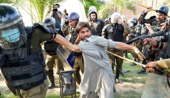 8 کشته و 290 زخمی در اعتراضات خشونت‌بار پاکستان
