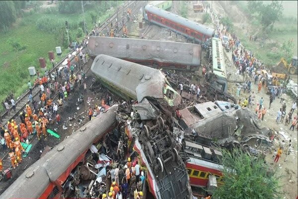 افزایش شمار جان‌باختگان تصادف قطار در هند به ۲۸۸ نفر