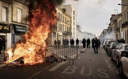 ملاقات ماکرون با ۲۲۰ شهردارِ شهرهای گرفتار در خشم فرانسوی‌ها