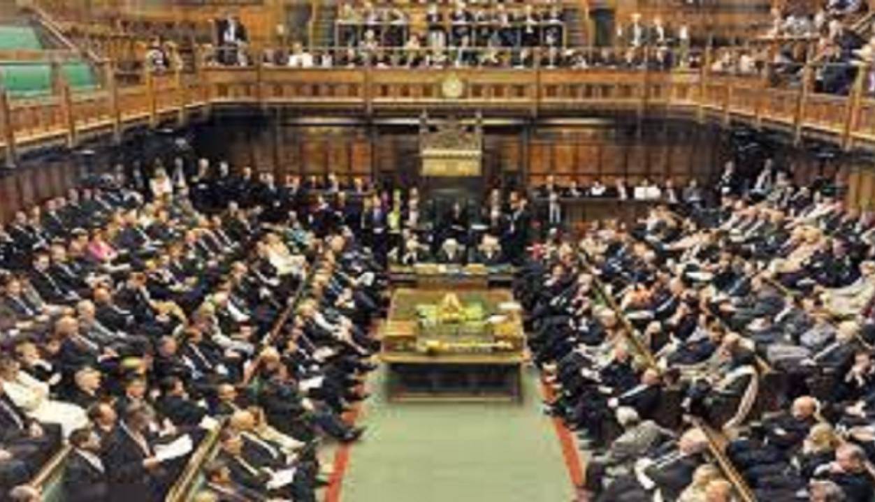 پارلمان انگلیس لایحه جنجال برانگیز مهاجرت را تصویب کرد