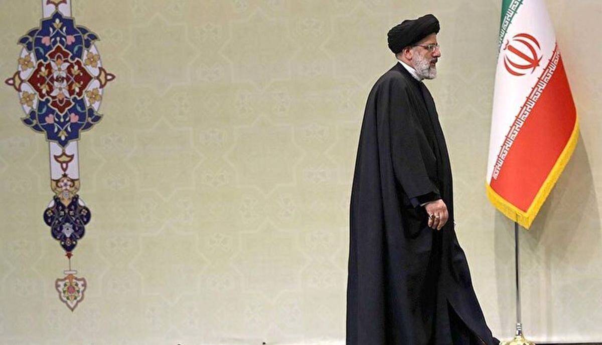 روایت عصر ایران از «4 دلیلی که باعث ناکامی دولت رئیسی شده است»