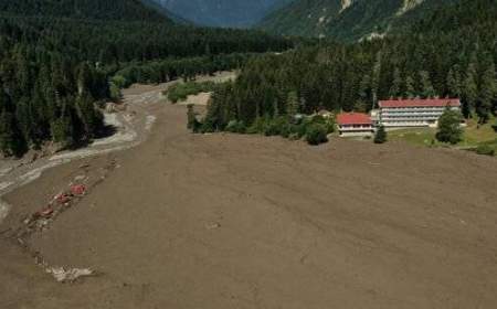 ۱۱ کشته در پی سیل و رانش زمین در گرجستان