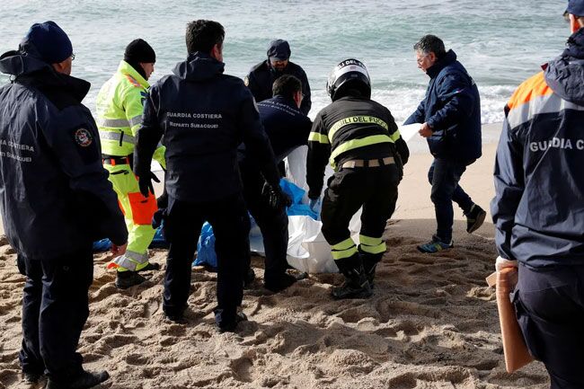 مرگ ۴۱ مهاجر در نتیجه غرق شدن کشتی در ایتالیا
