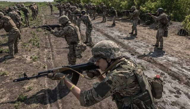 نیویورک‌تایمز: بیش از ۱۵۰ هزار سرباز اوکراینی در جنگ کشته یا زخمی شده‌اند