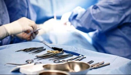 جراحی موفقیت‌آمیز خارج کردن توده از رگ پشت کبد زن ۴۷ ساله