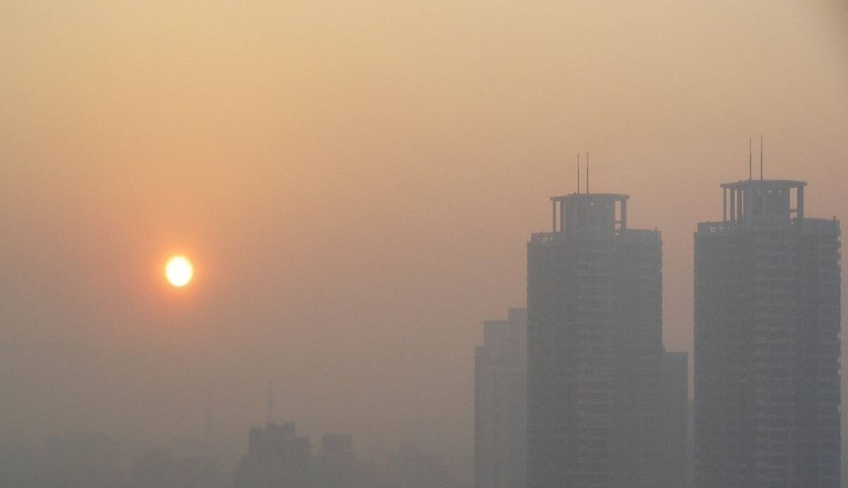 پیرهادی: آلودگی هوا در تهران جان ۶۳۹۸ نفر را گرفت
