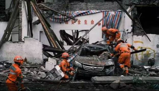 زلزله در چین بیش از ۱۰۰ کشته برجای گذاشت
