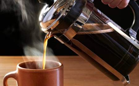 دقیقاً چه مقدار قهوه ما را بیدار نگه می‌دارد و بهترین زمان مصرف آن چه وقت است؟