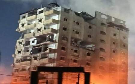 حمله هوایی رژیم صهیونیستی به برج محل اسکان ۳۰۰ آواره در رفح