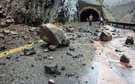 جزئیات سقوط سنگ در جاده کندوان