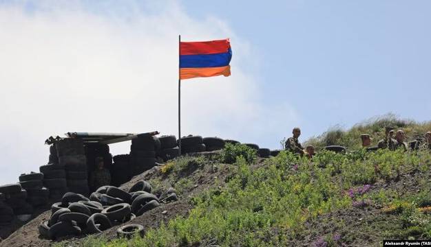 ارمنستان و جمهوری آذربایجان یکدیگر را به گلوله‌باران مواضع مرزی متهم کردند